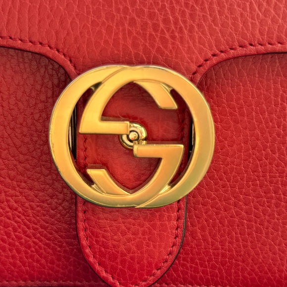 Gucci Interlocking G Shoulder Bag – Red Pebbled Leather - Picture 6 of 7